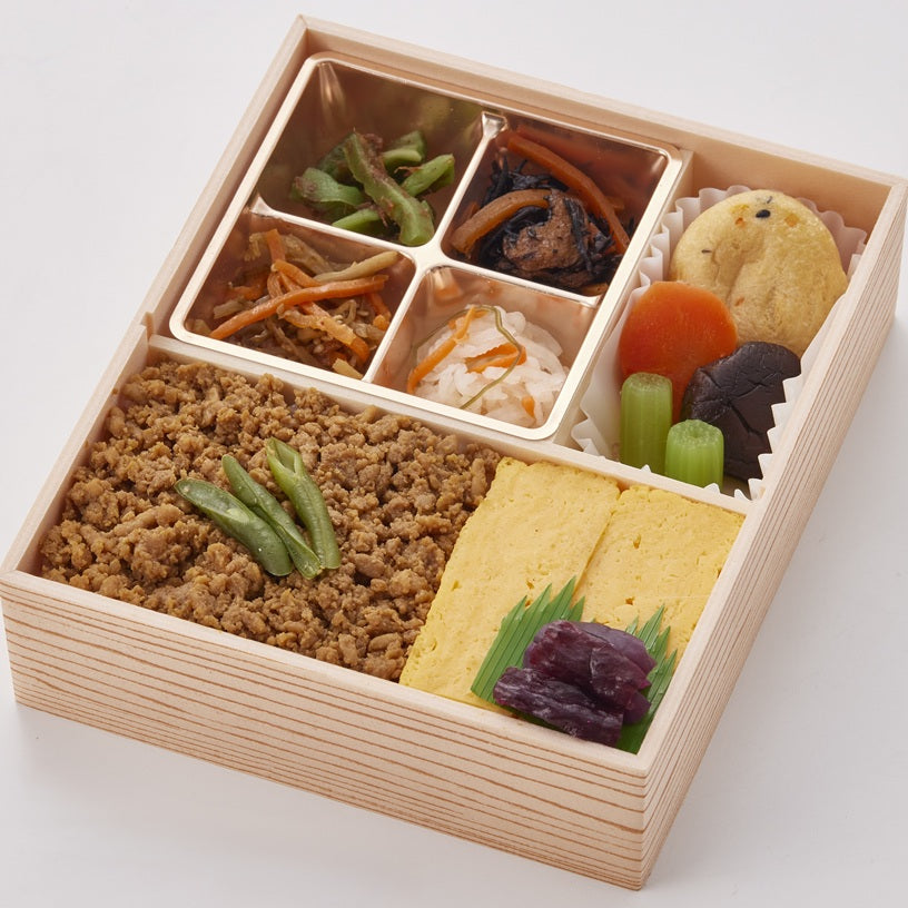 【割烹会席 桂】鶏そぼろ弁当